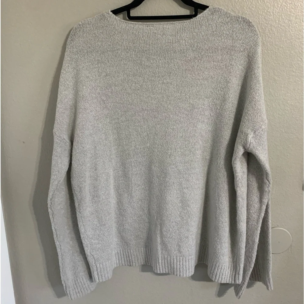 RD Style gray vneck sweater loose sleeves size medium cozy sweater